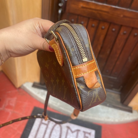 Authentic LV monogram canvas crossbody bag - Picture 2 of 6